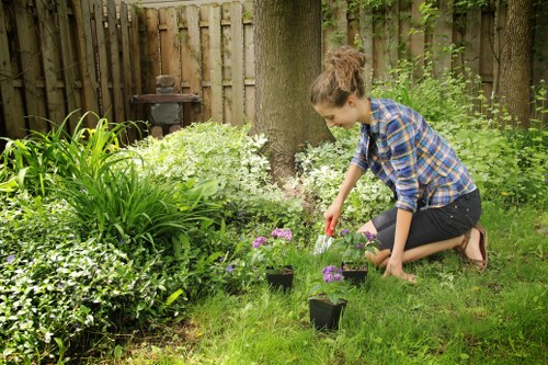 Local waste transfer station handling separated landscaping waste